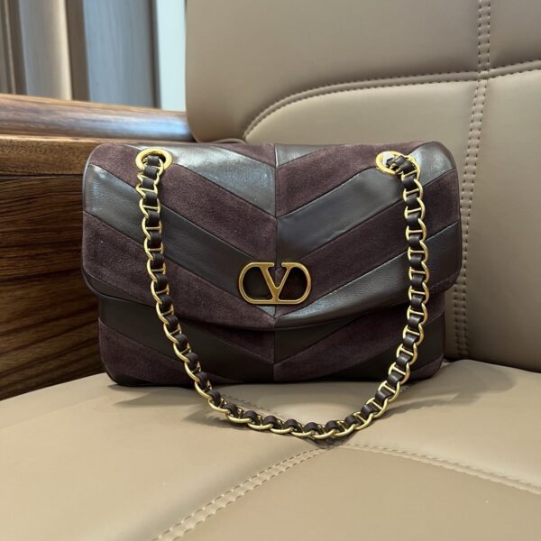 sy_no_00F7FA0F22C035830D9495FF85D18A00_0 GARAVANI Djuna women's shoulder bag in lambskin.