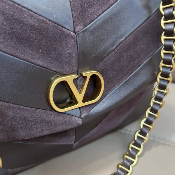 sy_no_00F7FA0F22C035830D9495FF85D18A00_1 GARAVANI Djuna women's shoulder bag in lambskin.