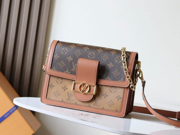 sy_no_0102067C15721BB6013A063111F043F0_0 Classic Dauphine Handbag