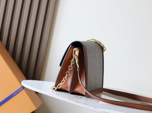 sy_no_0102067C15721BB6013A063111F043F0_1 Classic Dauphine Handbag