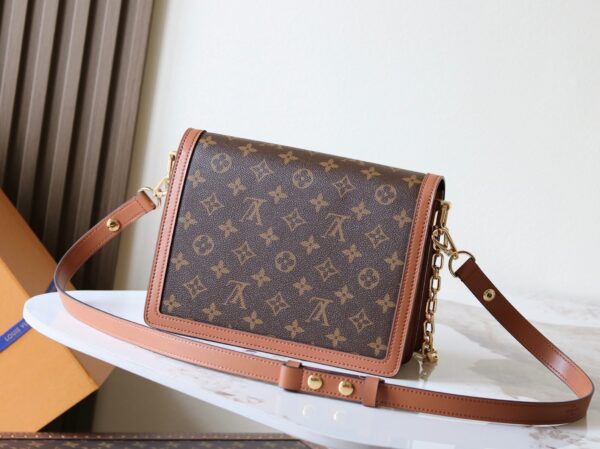 sy_no_0102067C15721BB6013A063111F043F0_2 Classic Dauphine Handbag