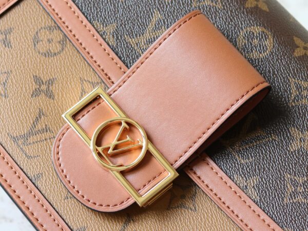 sy_no_0102067C15721BB6013A063111F043F0_4 Classic Dauphine Handbag