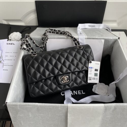 Chanel Classic Flap (CF) Quilted Chain Bag – Women's Shoulder & Crossbody Bag