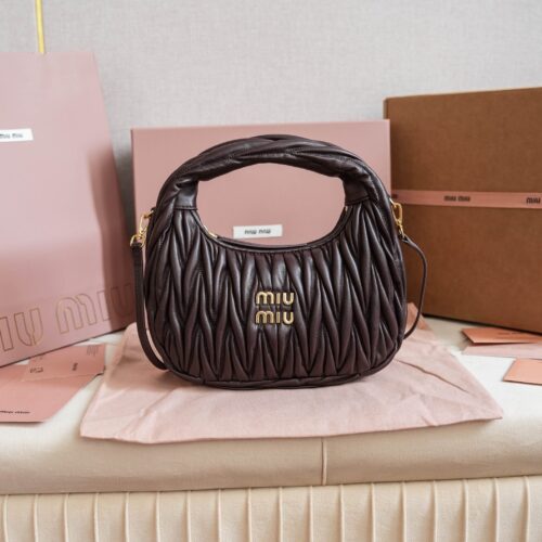 sy_no_02B1B7F79236AB67878FAD4D067BC07F_0 MiuWander Leather Handbag