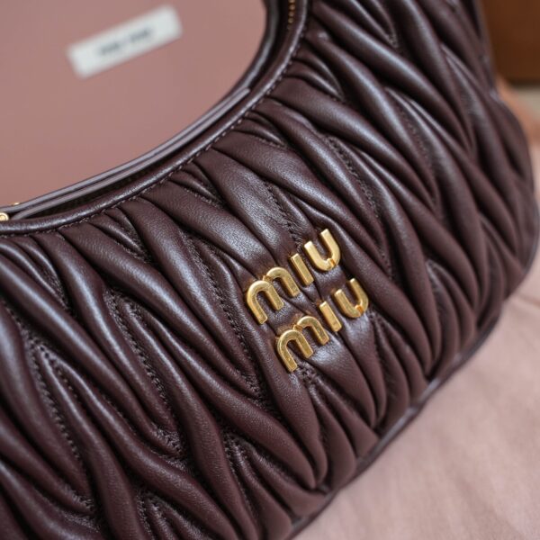 sy_no_02B1B7F79236AB67878FAD4D067BC07F_5 MiuWander Leather Handbag