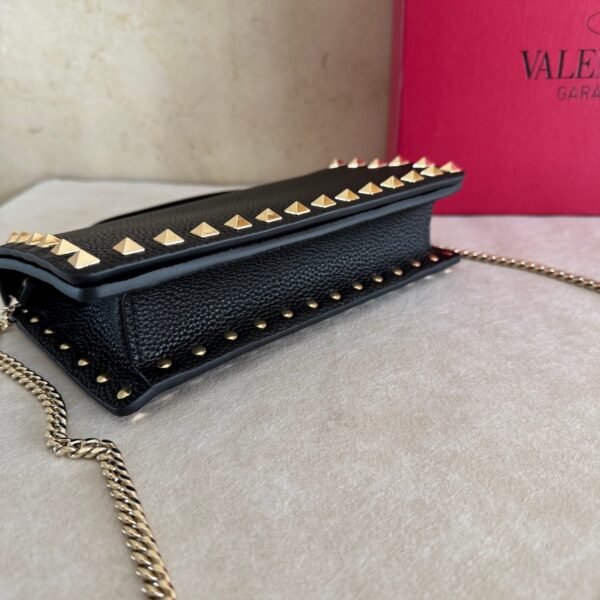sy_no_03452826AE9700DAF212349611D641C0_2 Valentino Small Envelope Handbag – Black and Gold