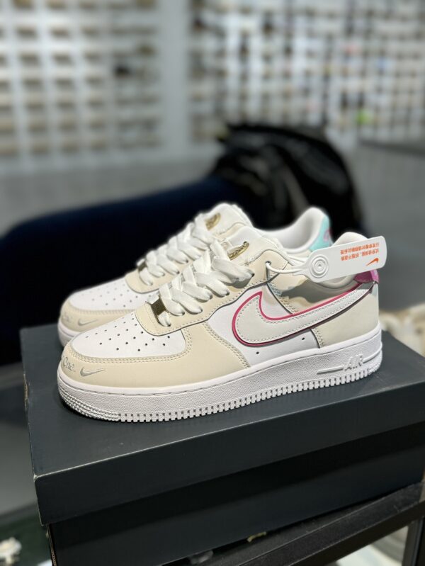 sy_no_03981E9971E75FBD868CF172BE230304_2 Nike Air Force 1 Low “Pink Outline / Asymmetrical Heel” Custom – Sail / White / Pink / Blue