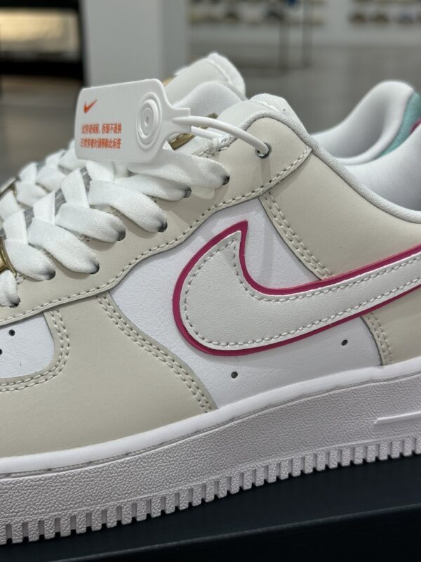 sy_no_03981E9971E75FBD868CF172BE230304_5 Nike Air Force 1 Low “Pink Outline / Asymmetrical Heel” Custom – Sail / White / Pink / Blue