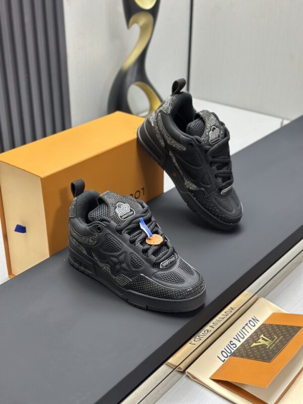 sy_no_043E0C55A4E6982A80F95A38C72742F4_2 Black Rhinestone Low-Top Retro Skate Sneakers