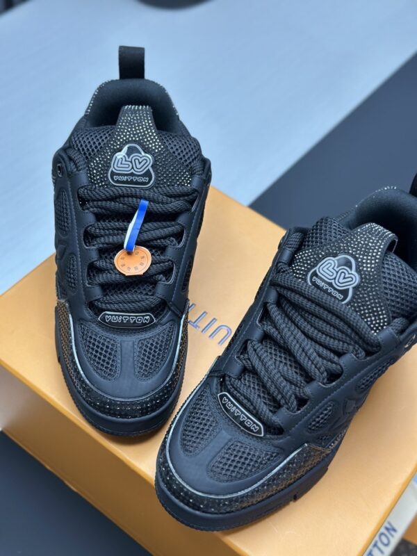 sy_no_043E0C55A4E6982A80F95A38C72742F4_4 Black Rhinestone Low-Top Retro Skate Sneakers