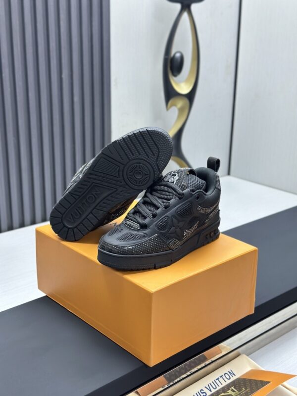 sy_no_043E0C55A4E6982A80F95A38C72742F4_5 Black Rhinestone Low-Top Retro Skate Sneakers