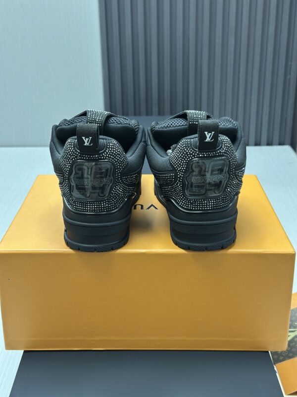 sy_no_043E0C55A4E6982A80F95A38C72742F4_6 Black Rhinestone Low-Top Retro Skate Sneakers