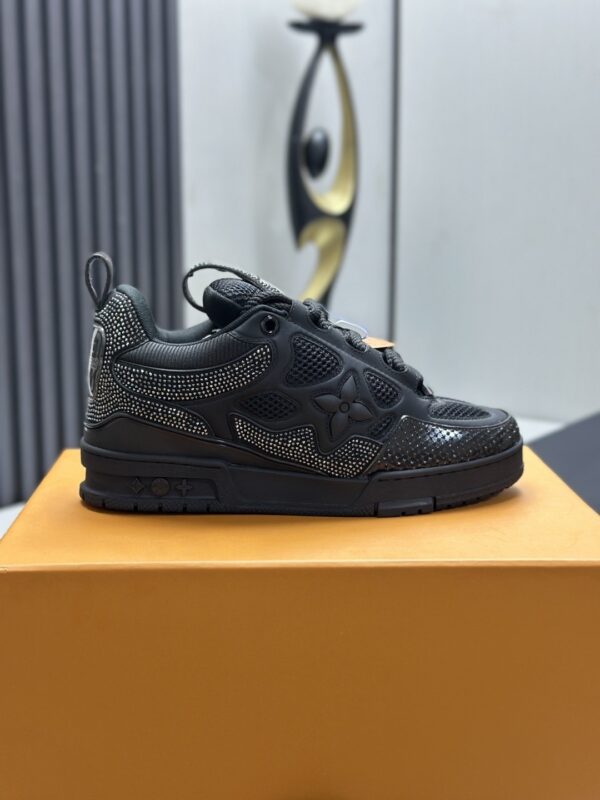 sy_no_043E0C55A4E6982A80F95A38C72742F4_8 Black Rhinestone Low-Top Retro Skate Sneakers