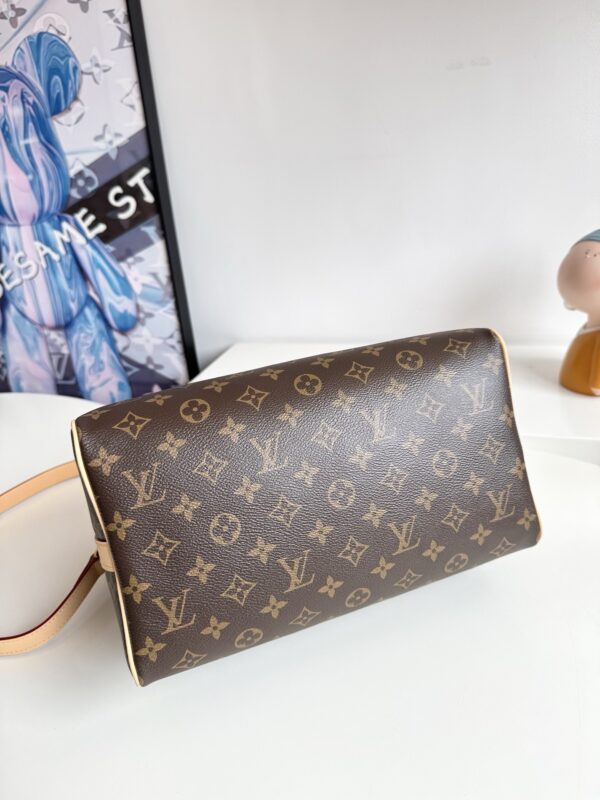 Louis Vuitton Speedy Bandoulière 30 Handbag