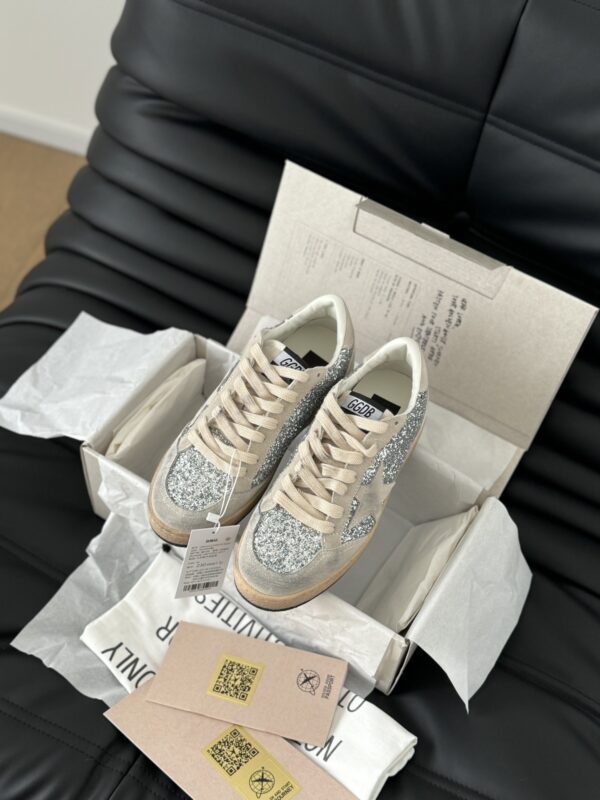 sy_no_0668D69A585901189F729D05D48BD5F8_1 Silver Sequin Suede Graffiti Retro Sneakers