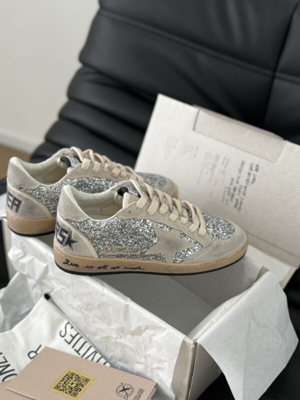 sy_no_0668D69A585901189F729D05D48BD5F8_4 Silver Sequin Suede Graffiti Retro Sneakers