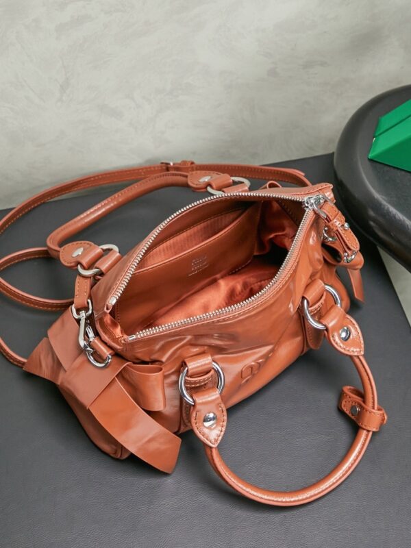 sy_no_066FA3D7F3DB043995F2A512C4596821_5 Miu Miu New Oiled-Wax Leather Bow Biker-Style Bag – Vintage, Spacious, Multi-Way Bag (Underarm, Shoulder, Crossbody, Handheld) – Brown