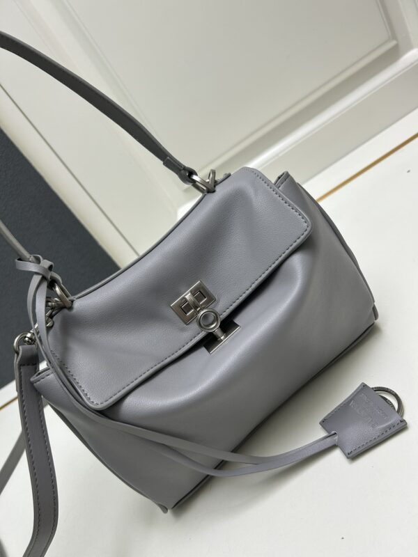 sy_no_06963A32E01044006E338BB825442A4A_3 Balenciaga Rodeo Bag 🖤