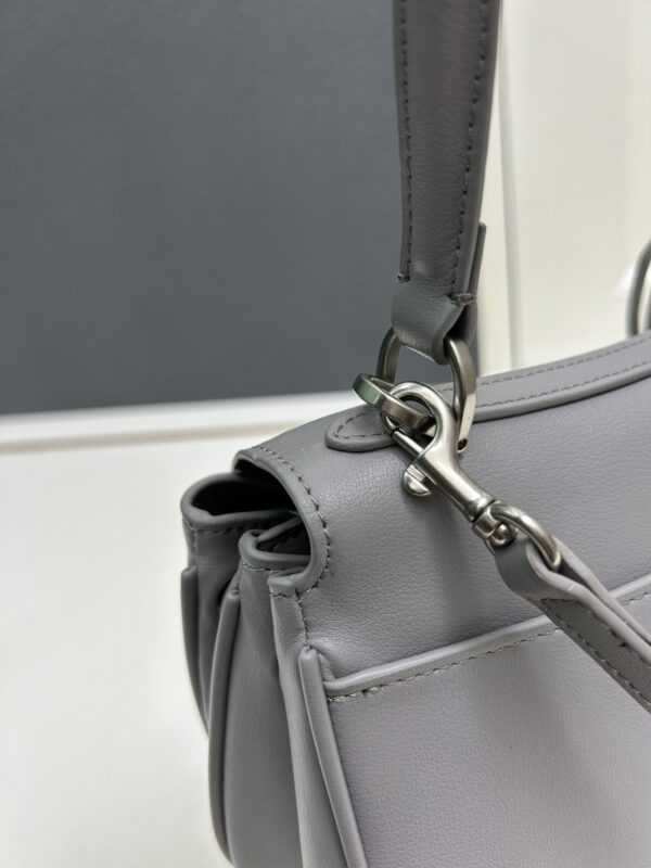 sy_no_06963A32E01044006E338BB825442A4A_4 Balenciaga Rodeo Bag 🖤