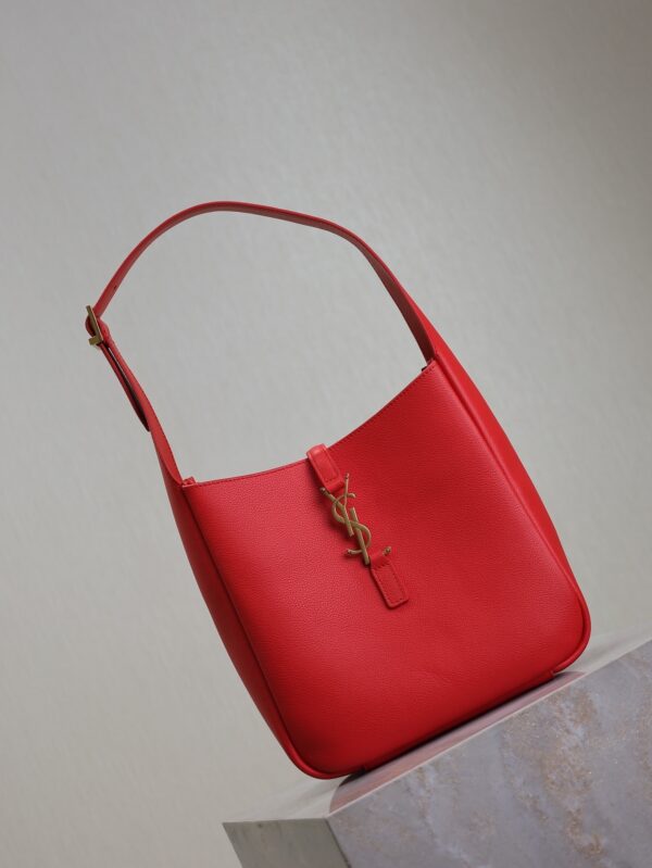 LE 5 À 7 Underarm Bag – Red