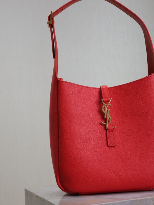 LE 5 À 7 Underarm Bag – Red