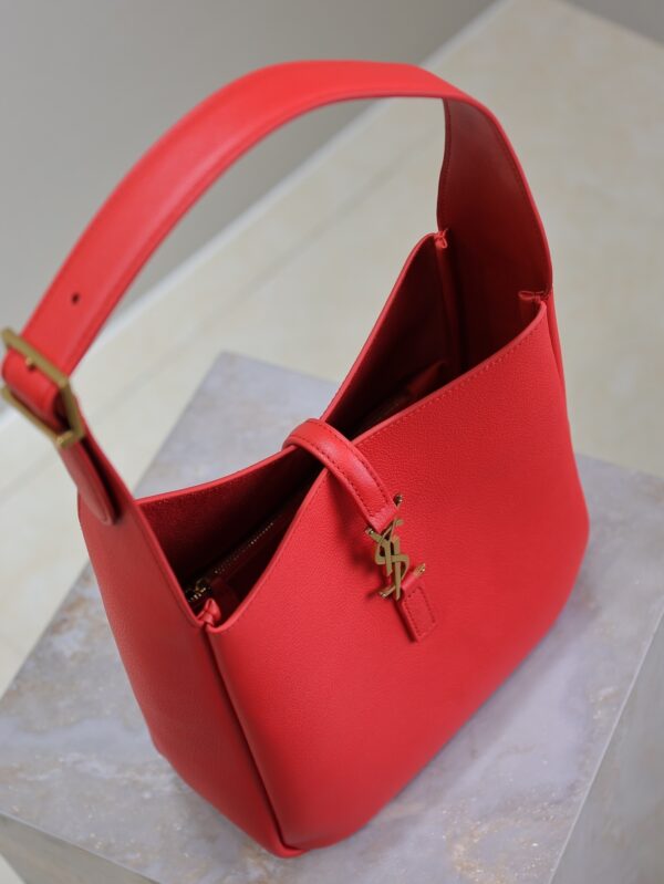 LE 5 À 7 Underarm Bag – Red