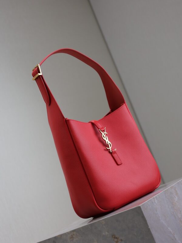 LE 5 À 7 Underarm Bag – Red