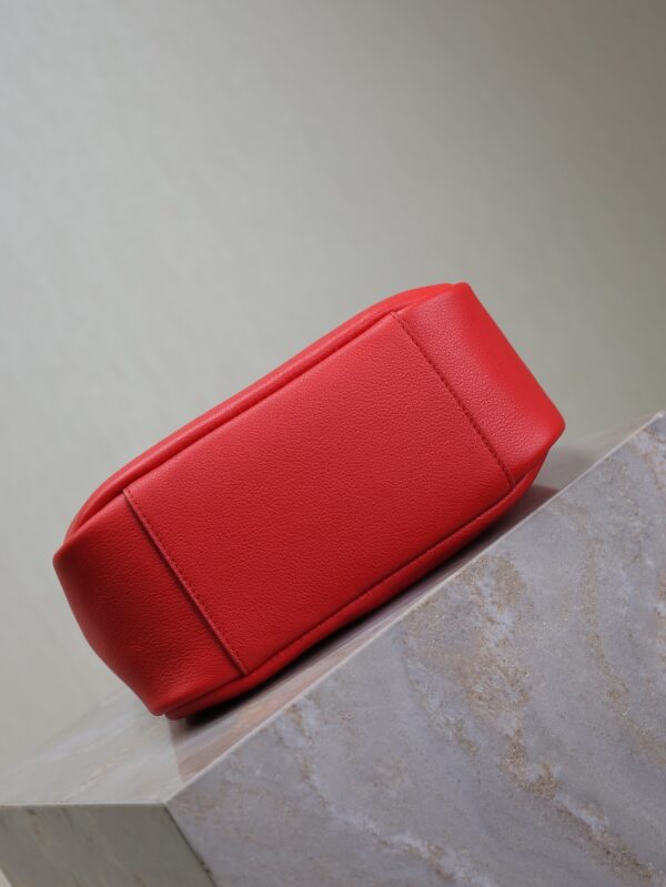 LE 5 À 7 Underarm Bag – Red