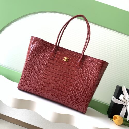 Red Cerf Large Crocodile-Embossed Leather Tote Bag