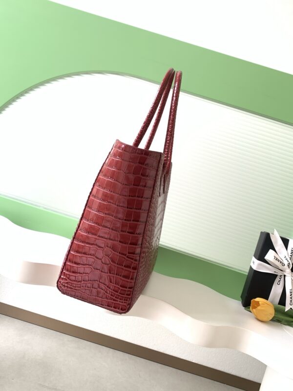 sy_no_0714441D03C9C9C2D003C69CA772EF20_1 Red Cerf Large Crocodile-Embossed Leather Tote Bag