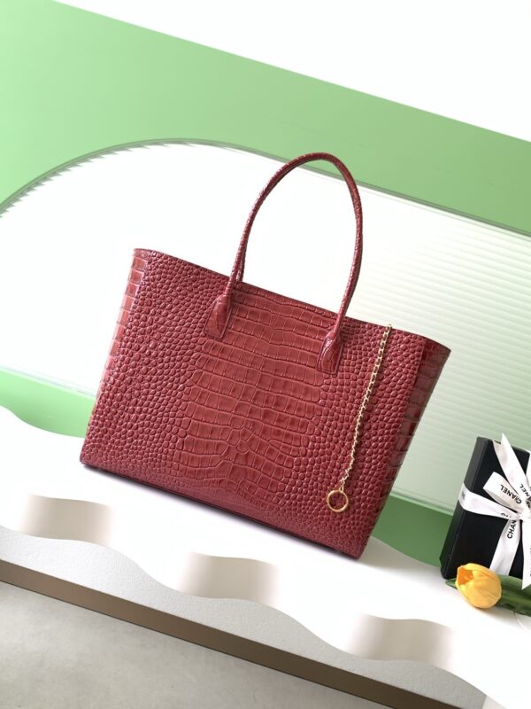 sy_no_0714441D03C9C9C2D003C69CA772EF20_2 Red Cerf Large Crocodile-Embossed Leather Tote Bag