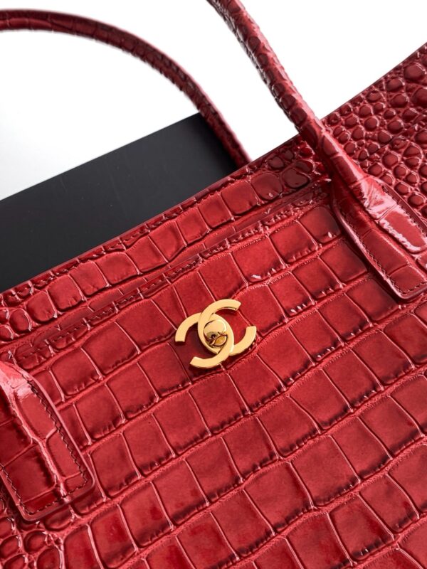 sy_no_0714441D03C9C9C2D003C69CA772EF20_4 Red Cerf Large Crocodile-Embossed Leather Tote Bag
