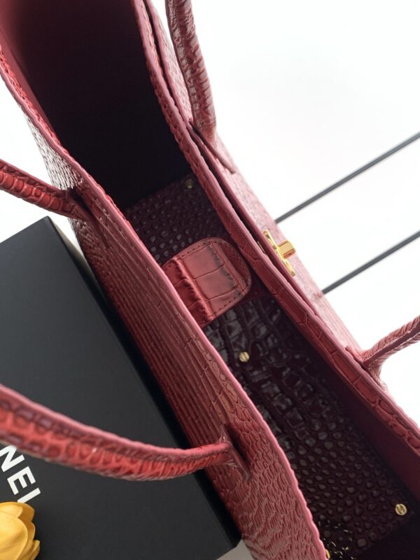 sy_no_0714441D03C9C9C2D003C69CA772EF20_6 Red Cerf Large Crocodile-Embossed Leather Tote Bag