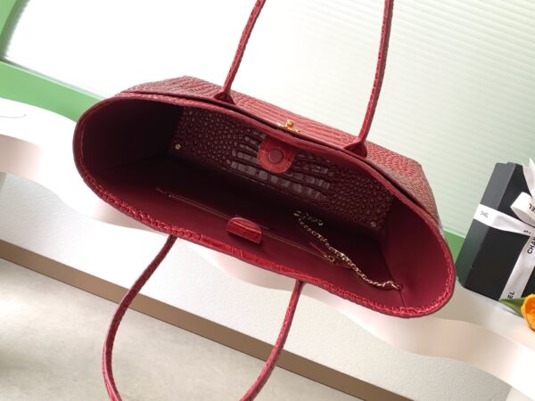 sy_no_0714441D03C9C9C2D003C69CA772EF20_7 Red Cerf Large Crocodile-Embossed Leather Tote Bag
