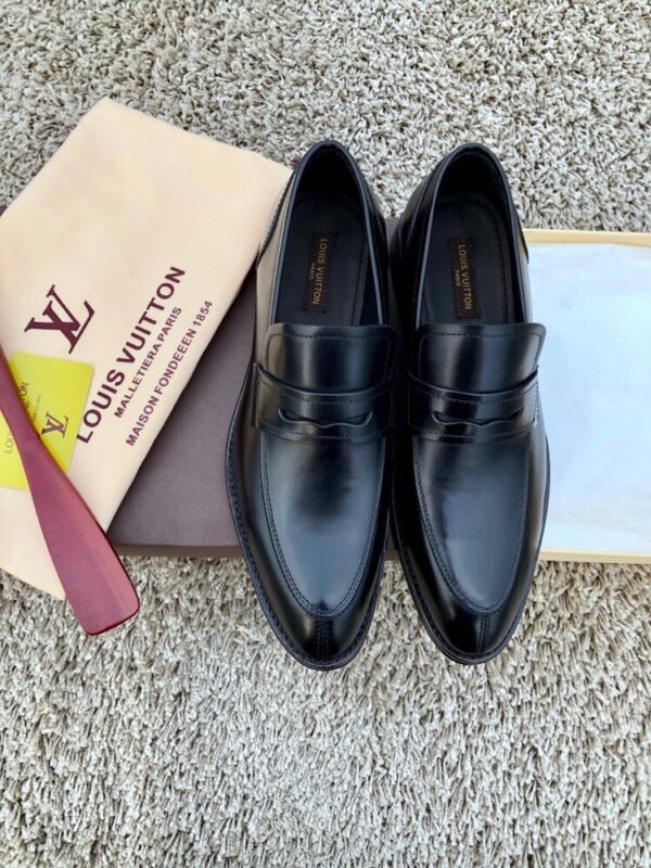 sy_no_0829EEE8F0D727F9161361BC7ADB8006_0 Black Smooth Calfskin Penny Loafers