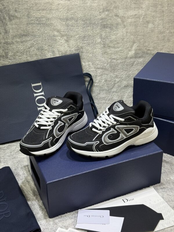 sy_no_0988C39312748329AF674AC4CF7C288F_4 Black & White Retro Running Sneakers