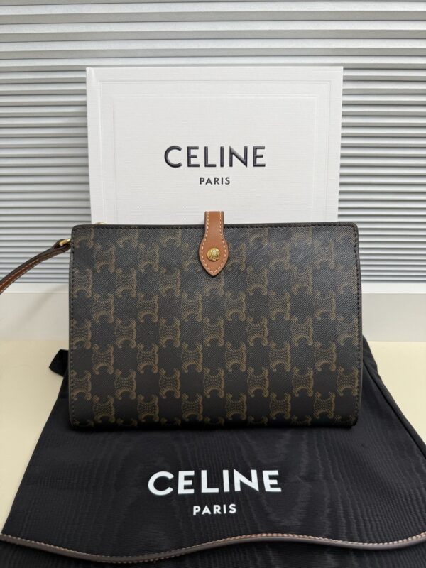 sy_no_09A735467E98F8E5C9FBC4A3054519F5_0 CELINE NOTE BOOK Small Logo-Print Crossbody Envelope Bag