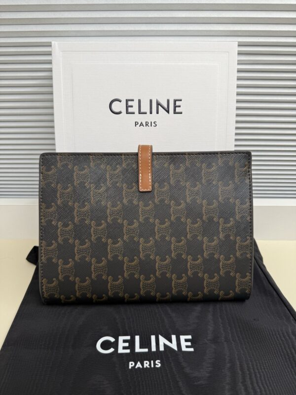 sy_no_09A735467E98F8E5C9FBC4A3054519F5_1 CELINE NOTE BOOK Small Logo-Print Crossbody Envelope Bag
