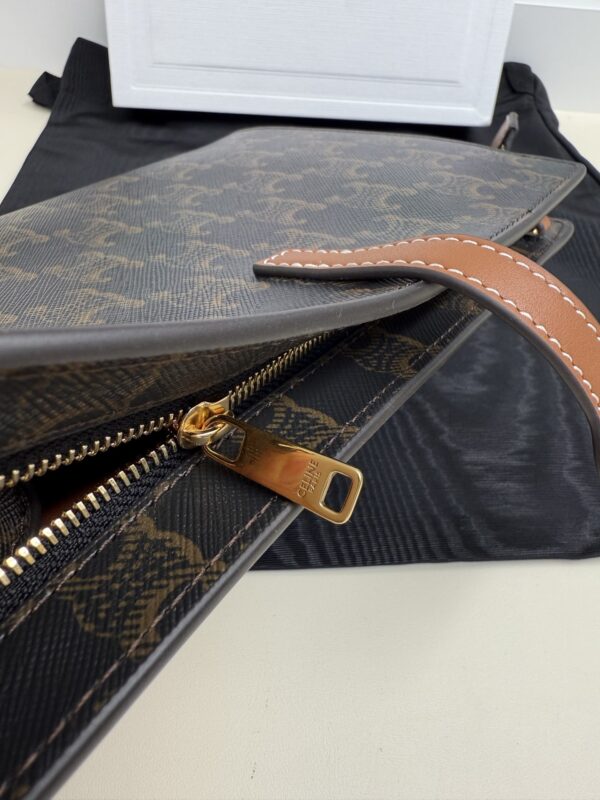 sy_no_09A735467E98F8E5C9FBC4A3054519F5_6 CELINE NOTE BOOK Small Logo-Print Crossbody Envelope Bag