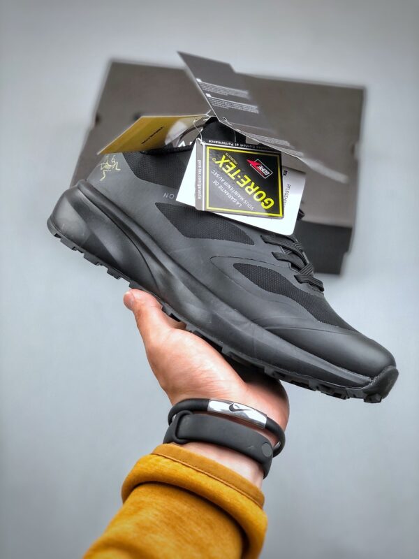 sy_no_09BDC37B1659A2B53072015808950F09_0 Black & Gold Waterproof Technical Trail Running Shoes