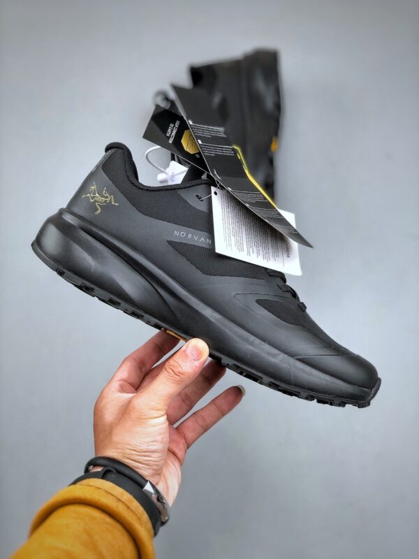 sy_no_09BDC37B1659A2B53072015808950F09_3 Black & Gold Waterproof Technical Trail Running Shoes