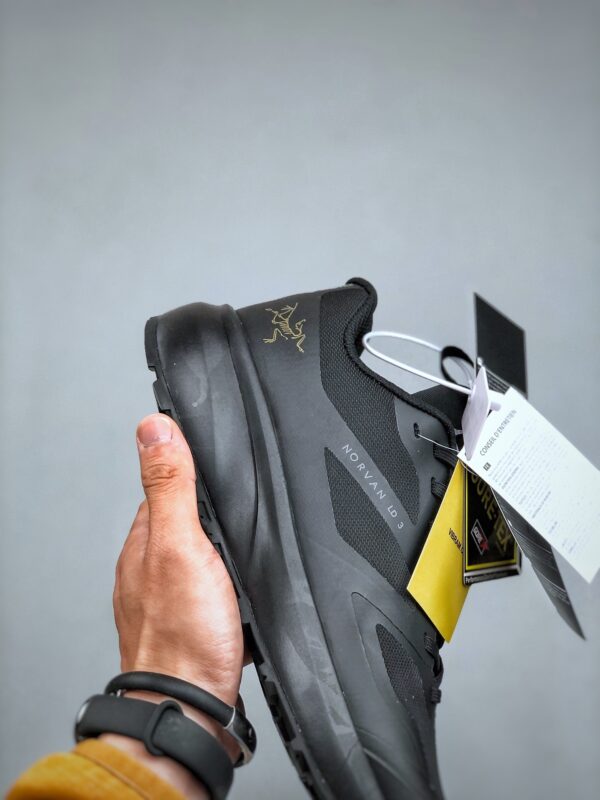 sy_no_09BDC37B1659A2B53072015808950F09_5 Black & Gold Waterproof Technical Trail Running Shoes