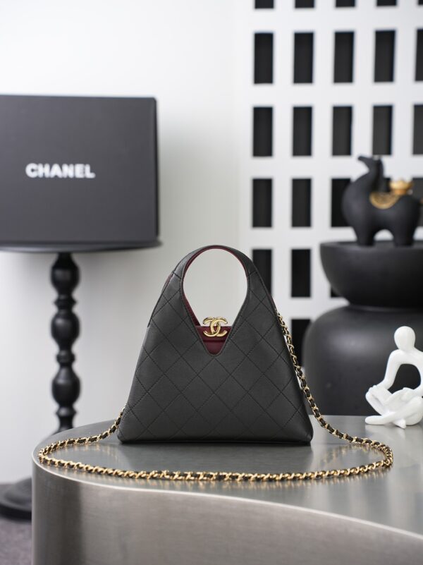 sy_no_09BED3F8C78C314271339120DB4F5A8E_2 Black Lambskin Top Handle Bag