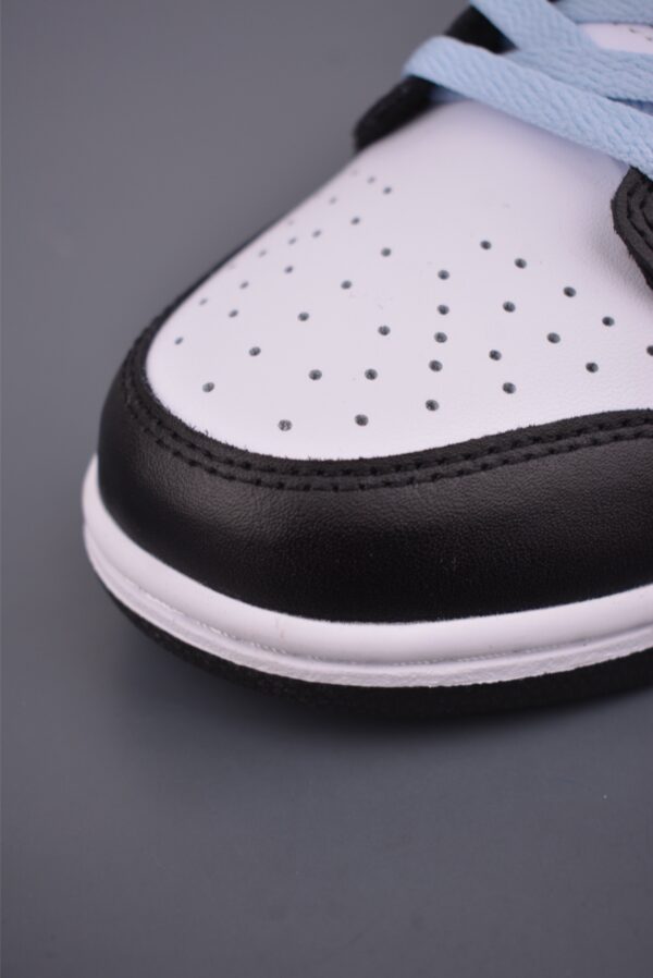 Nike Dunk Low Custom – Panda / Light Blue Sneakers