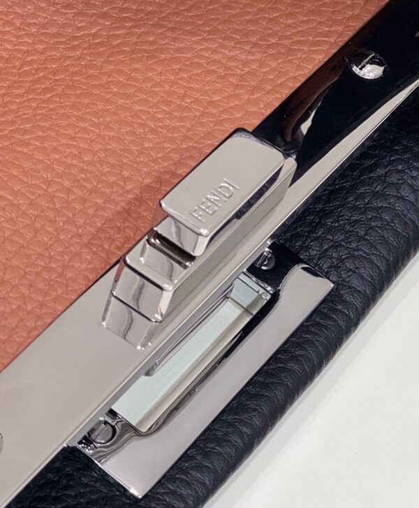 sy_no_0B8C97129CFB696C96962ECBF1113712_4 Fendi Peekaboo Classic Handbag – Textured Leather