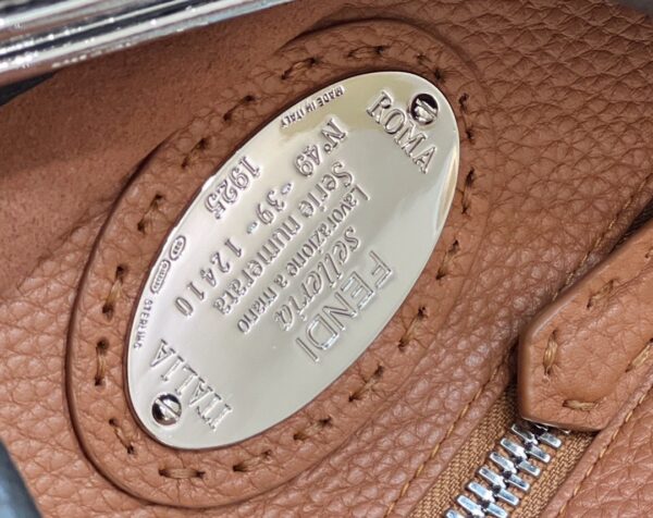 sy_no_0B8C97129CFB696C96962ECBF1113712_8 Fendi Peekaboo Classic Handbag – Textured Leather