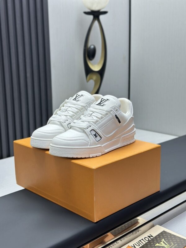 sy_no_0BBA2F95336EE5FB9CFBBE48DA8578AD_0 Louis Vuitton LV Trainer All White with Black Details