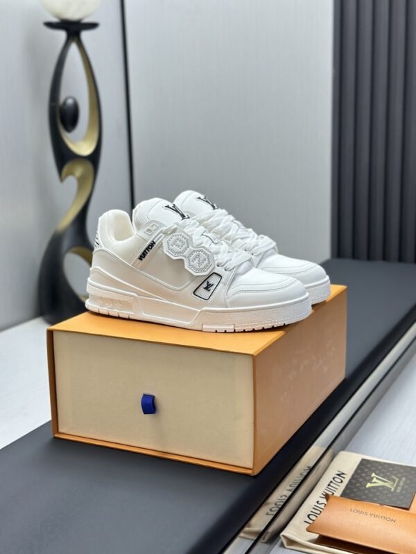 sy_no_0BBA2F95336EE5FB9CFBBE48DA8578AD_1 Louis Vuitton LV Trainer All White with Black Details
