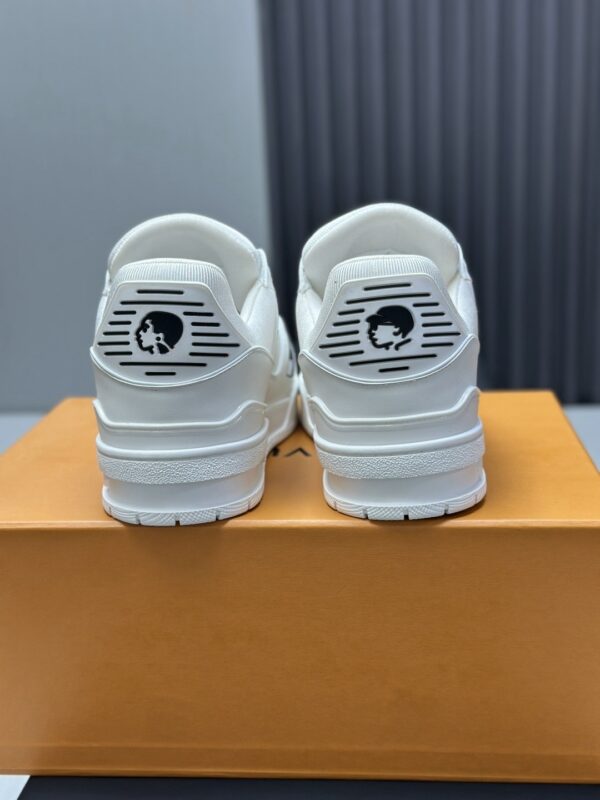 sy_no_0BBA2F95336EE5FB9CFBBE48DA8578AD_6 Louis Vuitton LV Trainer All White with Black Details