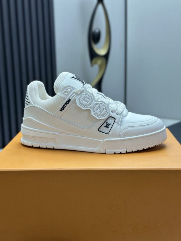 sy_no_0BBA2F95336EE5FB9CFBBE48DA8578AD_8 Louis Vuitton LV Trainer All White with Black Details